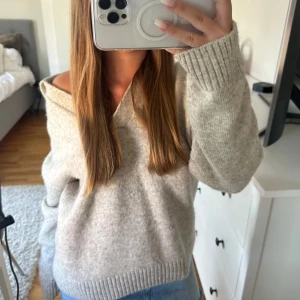 Stickad tröja  - Så fin stickad tröja från hm! XS men passar XS-M! 🤍 svarar på alla frågor & prisförslag! 🌟