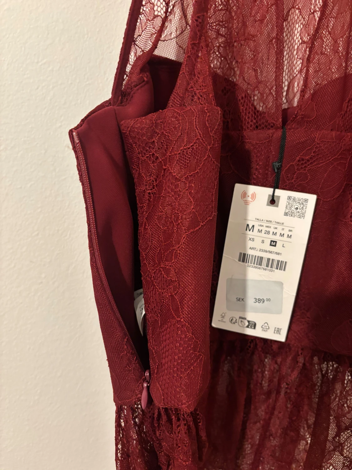 Vinröd spetskorsett med volang - 4