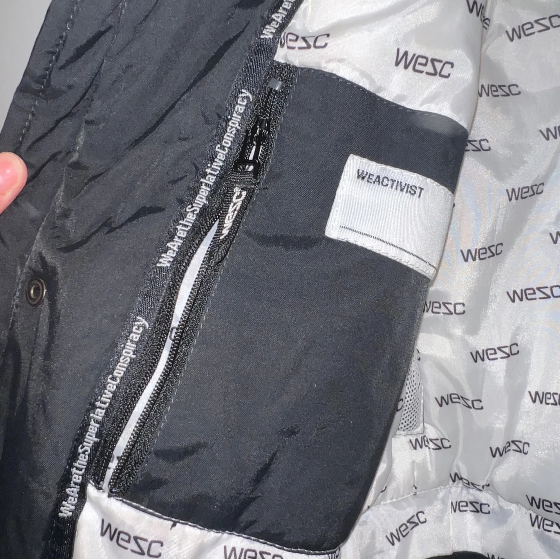 Svart vindjacka från WESC med huva - 3