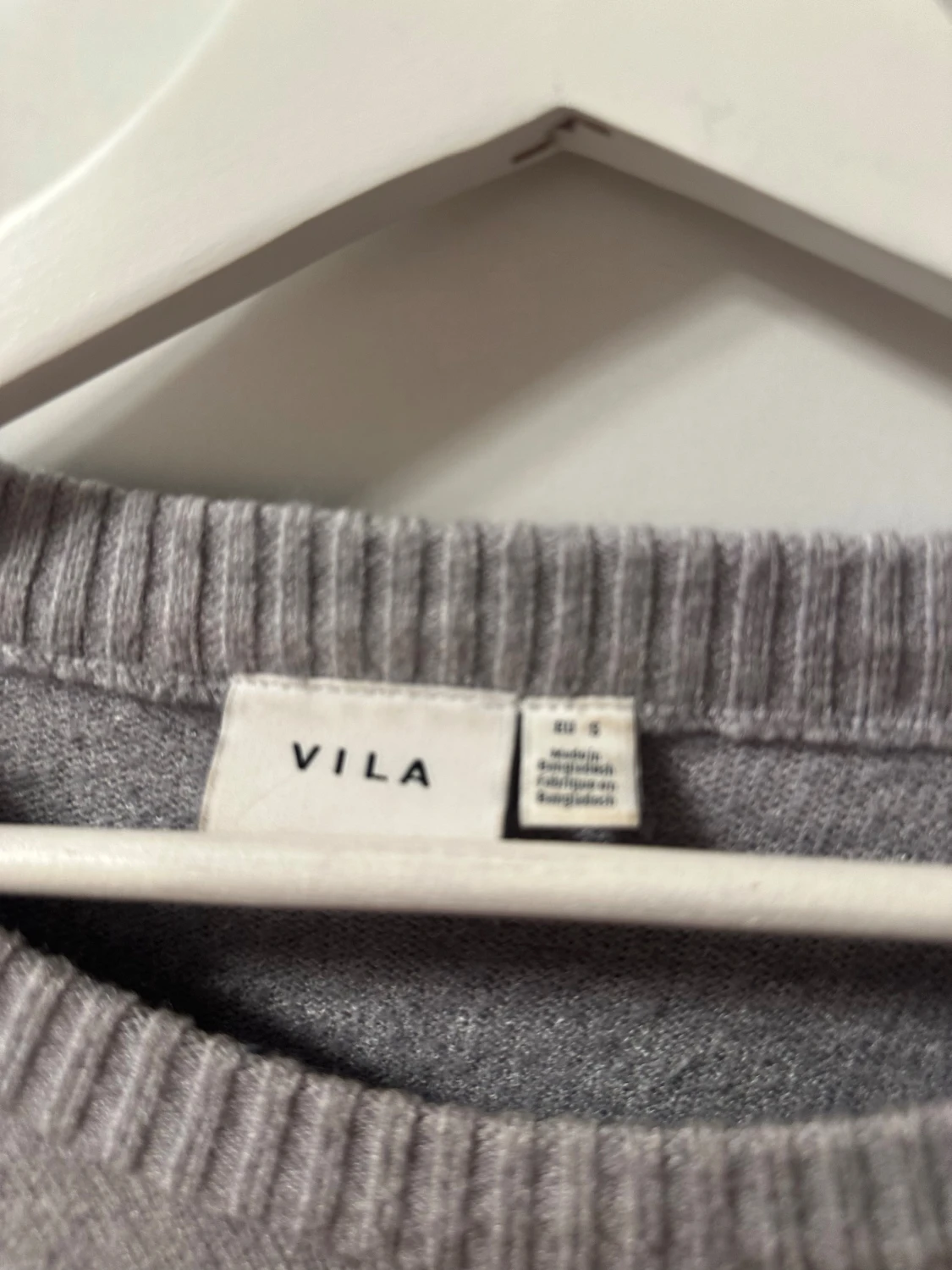 Grå stickad tröja från VILA i stl S - 3