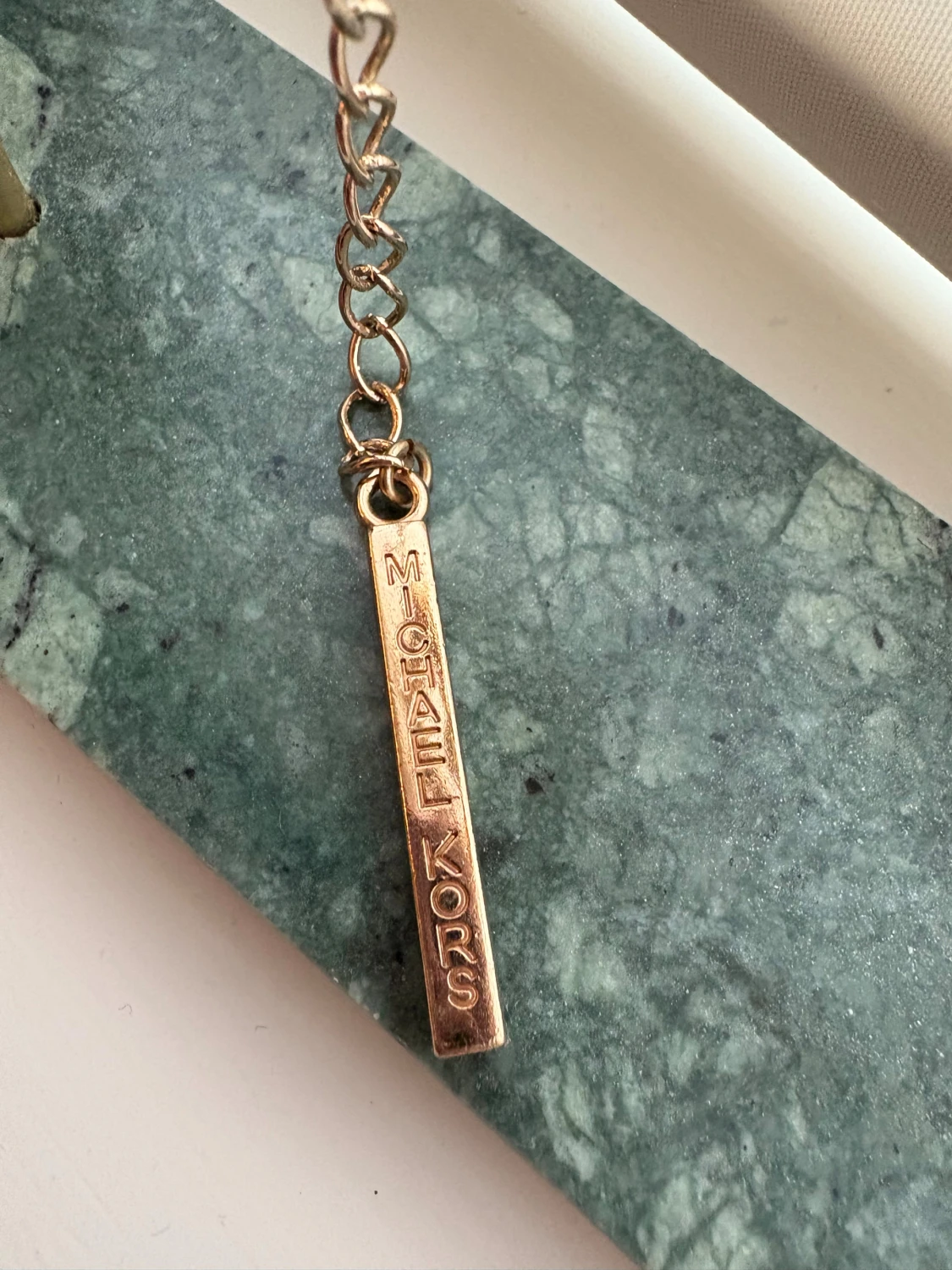 Guldigt halsband Michael Kors - 2