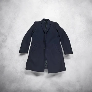 Tiger Of Sweden Cempsey Rock Strl 46 - Mycket fin mörkblå ull rock från Tiger Of Sweden, modell Cempsey. I bra skick och perfekt för höst/vinter.  Nypris: 5399kr   Öppen för förhandling.