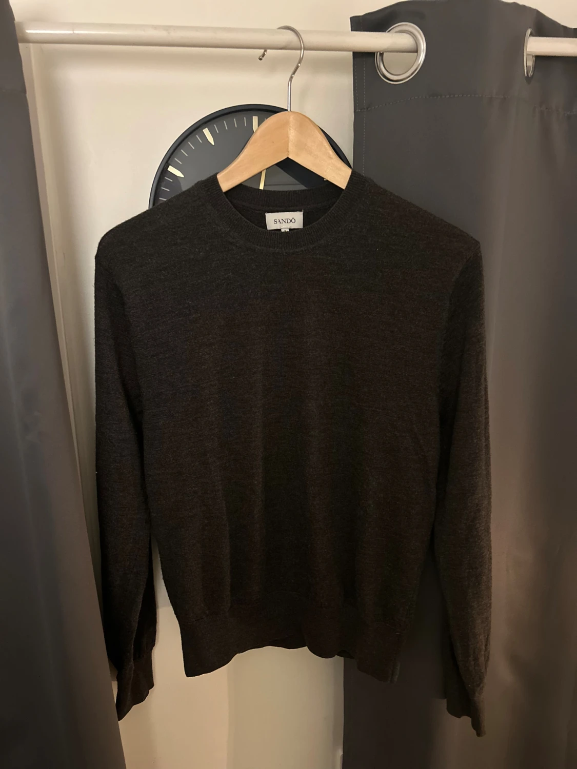 Mörkgrå stickad tröja från Sandö