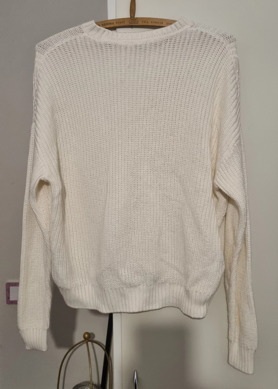 Vit stickad tröja med strukturmönster - 1