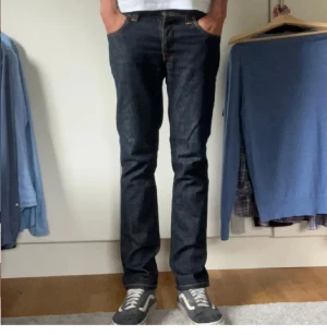 Nudie jeans grim Tim - Helt nya Nudie jeans aldrig använda Modell:grim Tim  Passform:slim fit Skick 10/10 Färg:navy blå 32/32