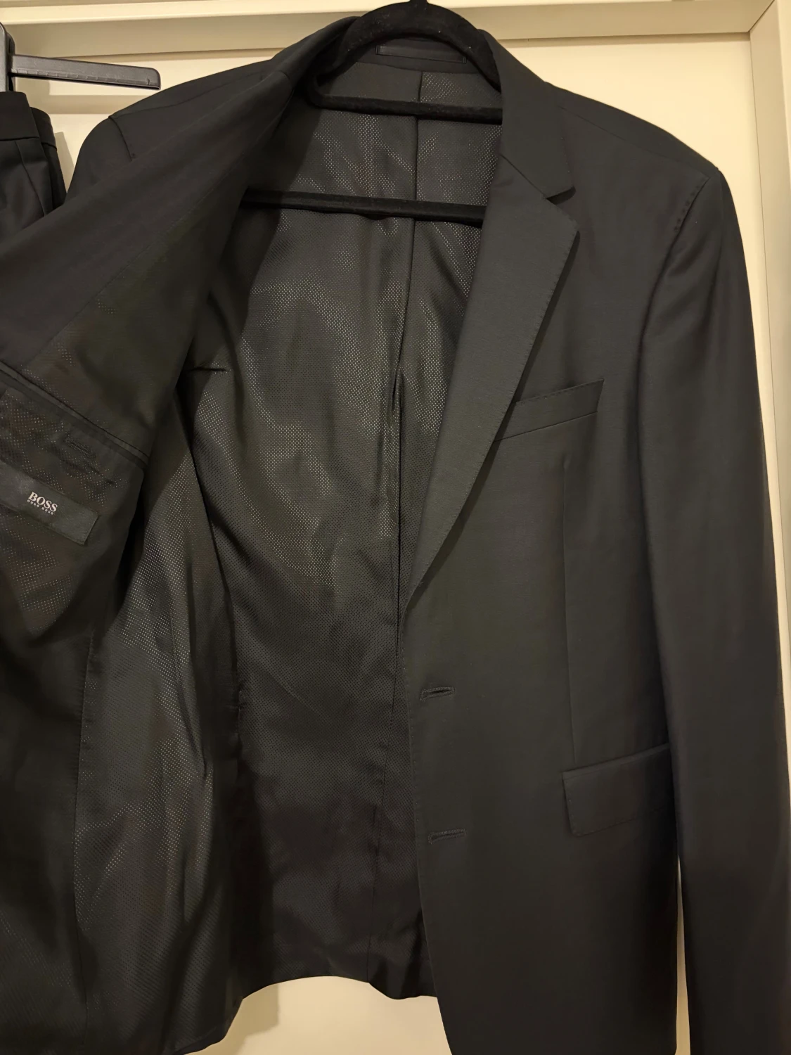 Svart kostym från Hugo Boss - 4