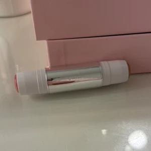 CAIA Sunkissed dewy stick Fair - Limited sunkissed dewy stick i Fair från CAIA cosmetics. Knappt använd