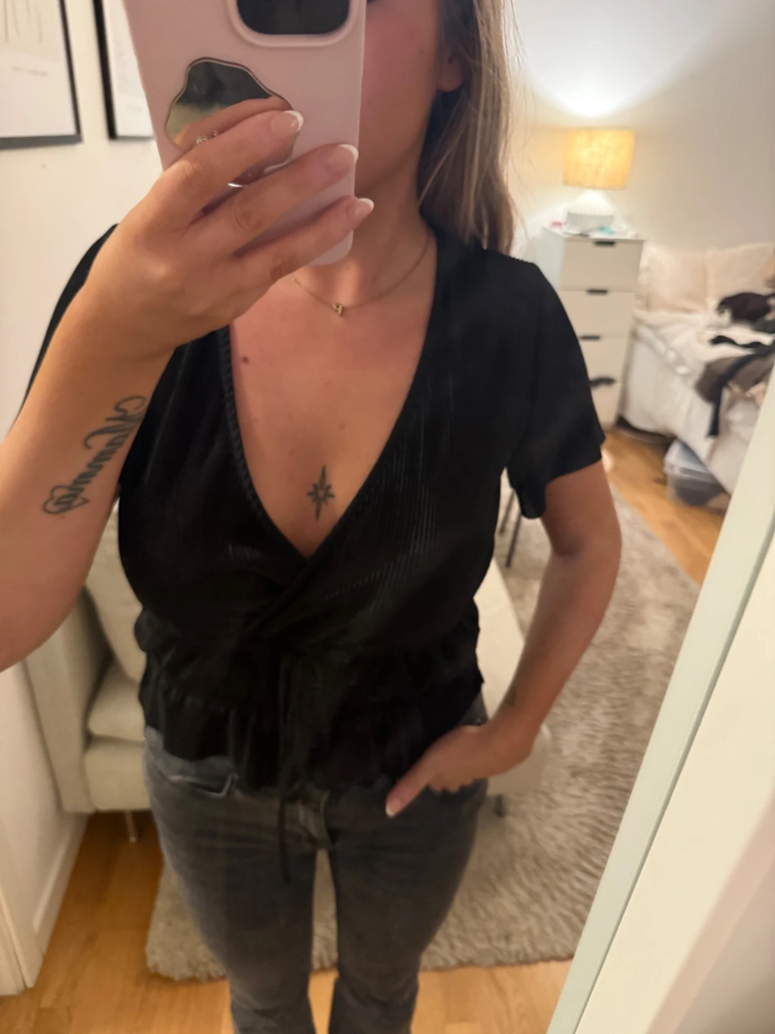 Svart omlottopp med snörning - 1