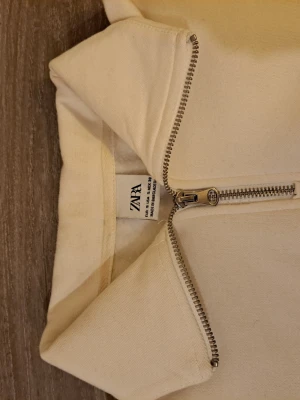 Zara quarter zip - En zara quarter zip knappt använd.