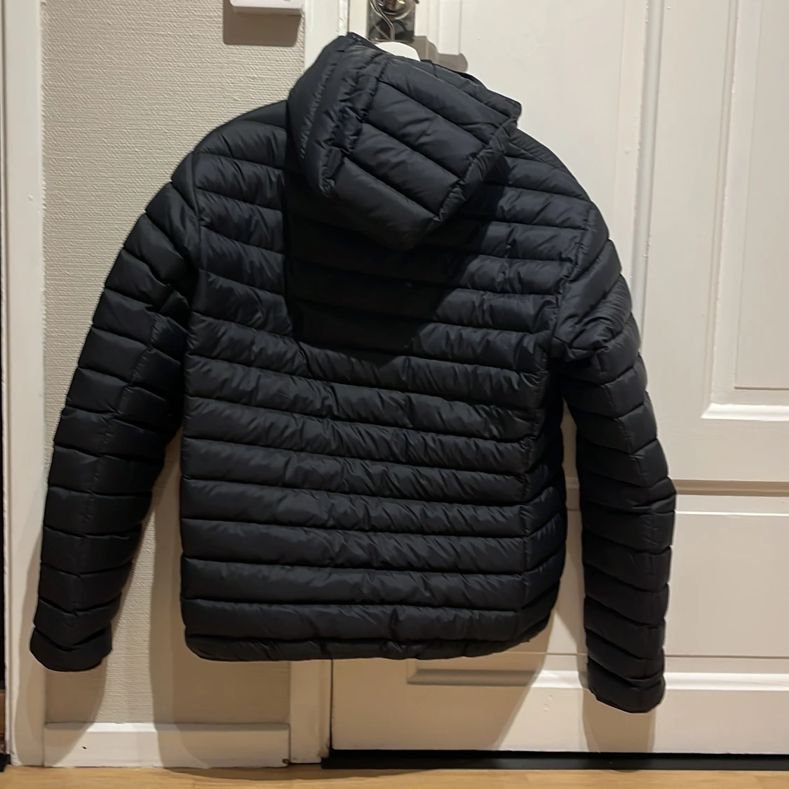 Svart dunjacka Peak Performance  - 1