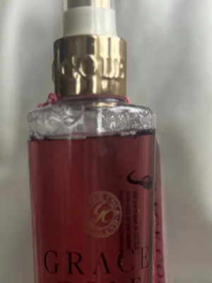 Bodymist -  bodymist med doft av sandwood och vanilj. 