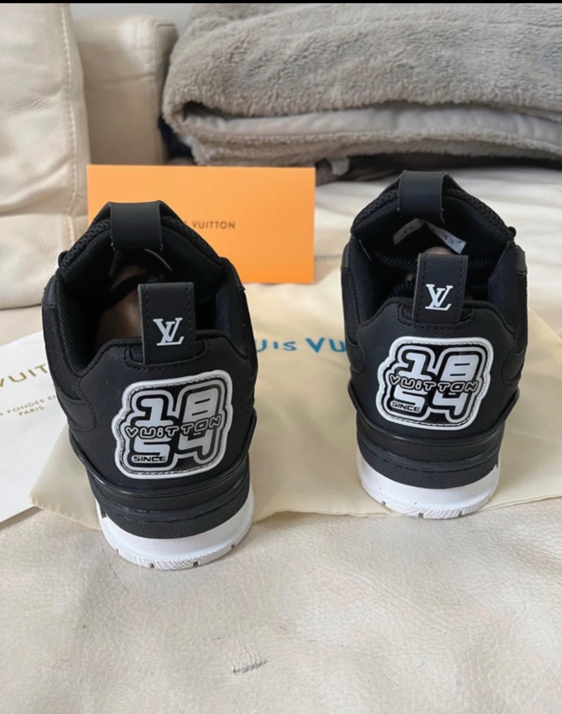 Louis Vuitton svarta sneakers - 2