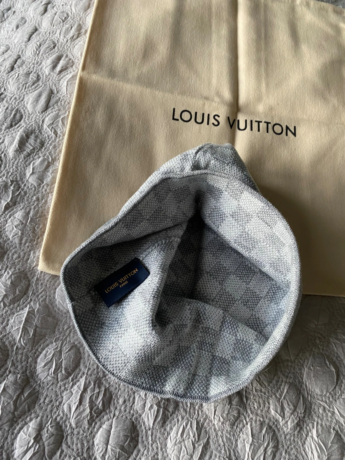 Grå Louis Vuitton mössa - 1
