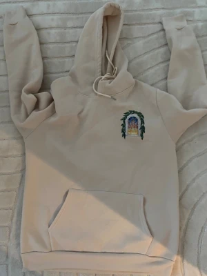 beige hoddie - beige hoddie från casablanca. fraktar samma dag 
