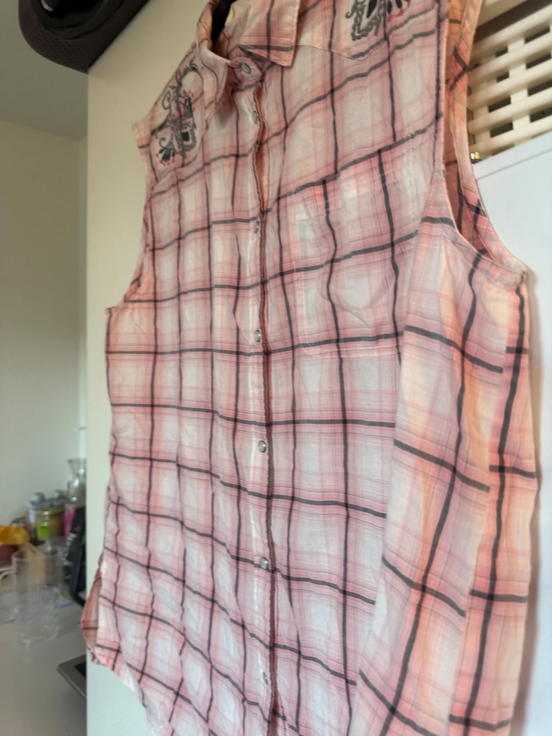 Ärmlös rutig skjorta med broderi - 2