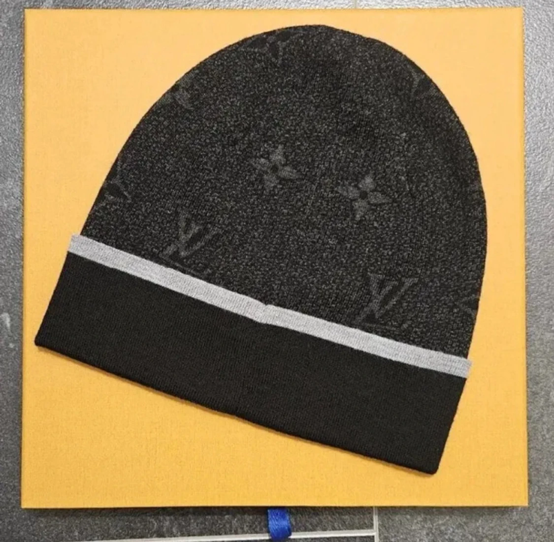 L.V svart mössa  - 3