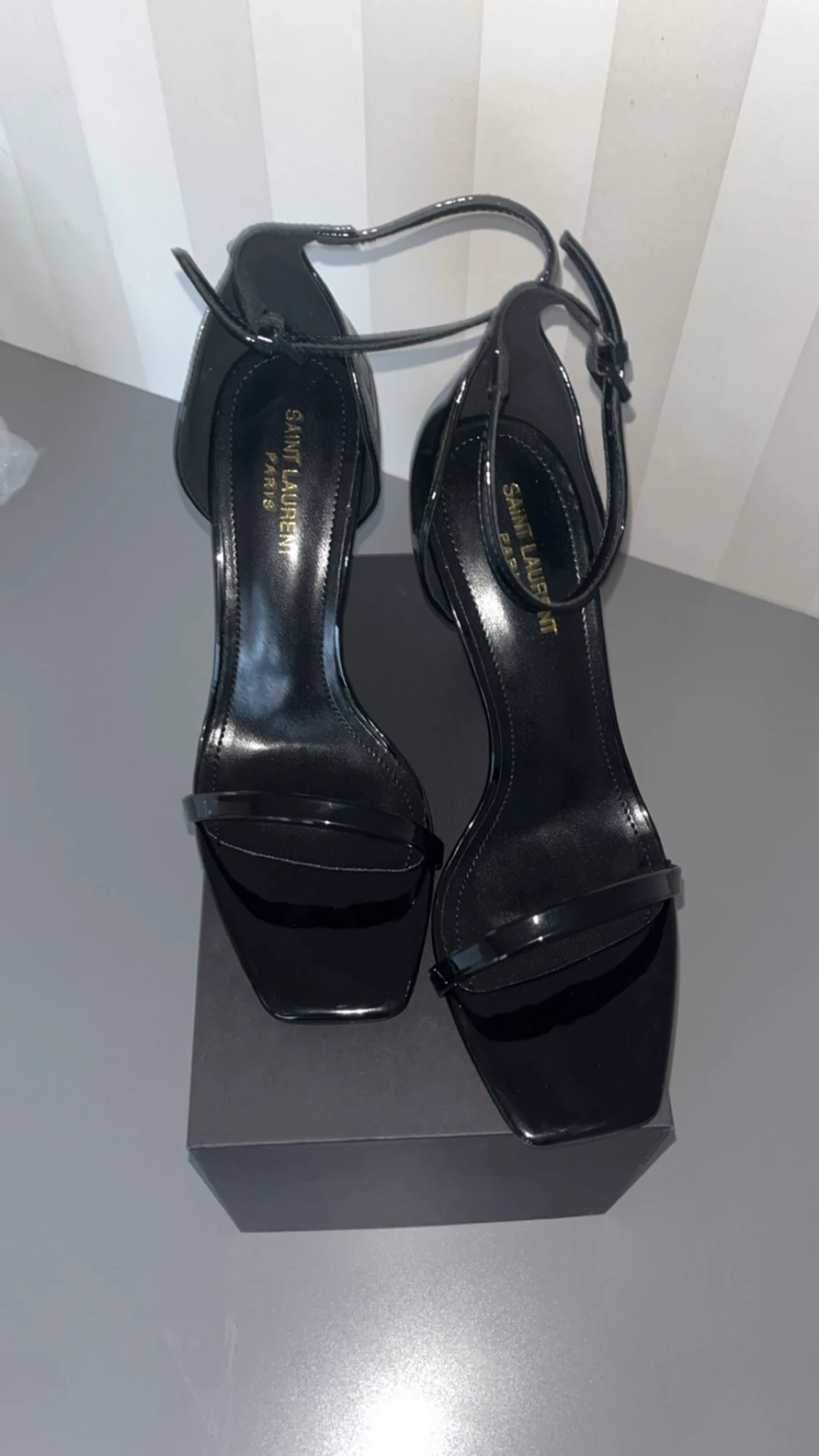 Saint Laurent svarta sandaler med YSL-klack - 3