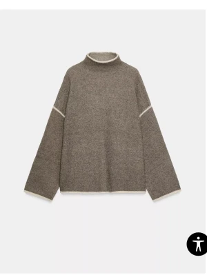 Brun stickad tröja💓 -  Sen ner en jättefin stickad polotröja med vita sömmar från Zara💓 Den är helt ny med prislappen kvar och efterfrågan💓 Passar för mig som vanligtvis har S💓