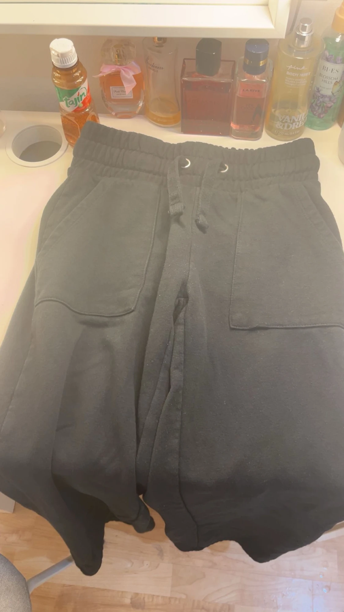 Svarta mjukisbyxor med snörning - 2