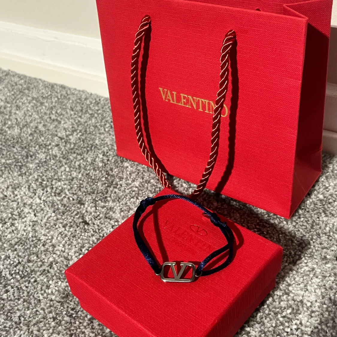  blått armband med Valentino-logga - 1