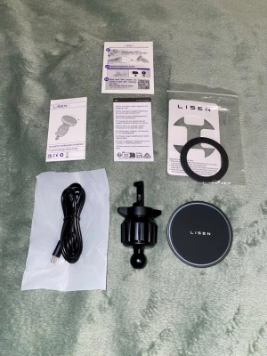 Trådlös Magnetisk Mobilladdare - Magnetisk trådlös laddare och mobilhållare för bil från LISEN. Komplett med USB-C kabel, fäste och instruktioner. Produkten är oanvänd, helt ny och levereras i originalförpackning.