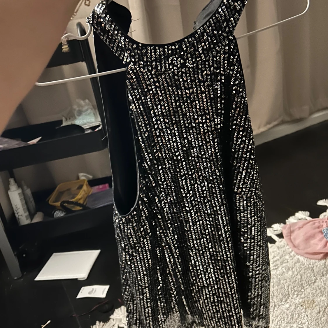 Glittrig svart paljettblus 