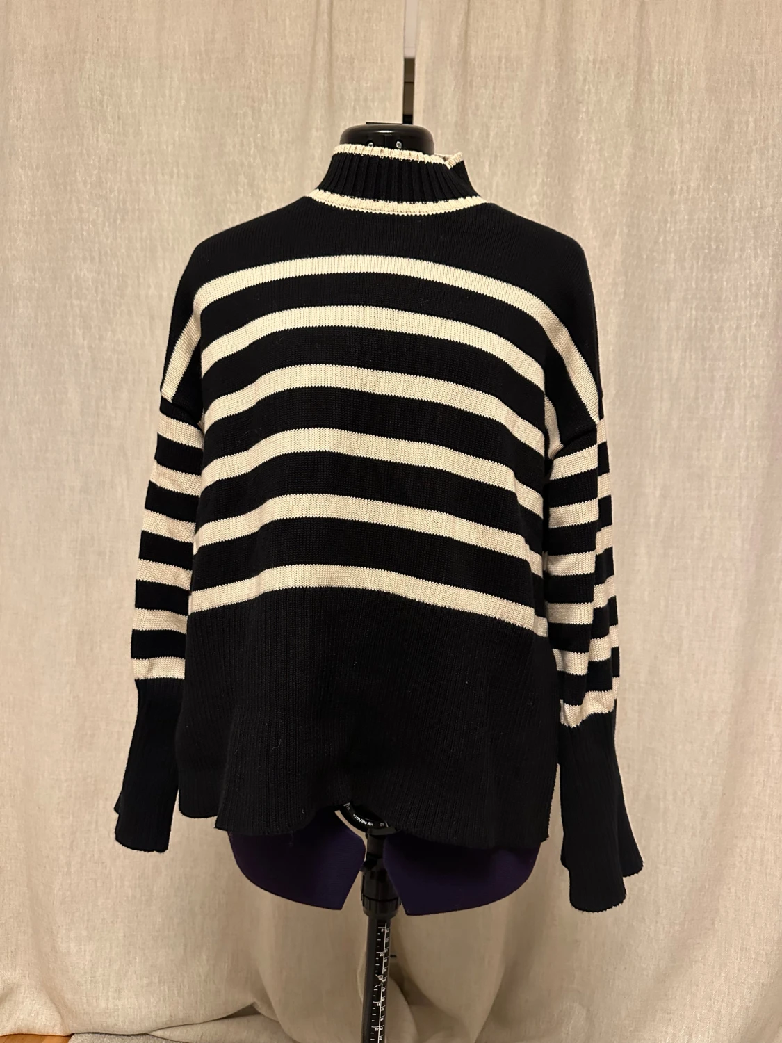 Svartvit randig stickad tröja JJXX