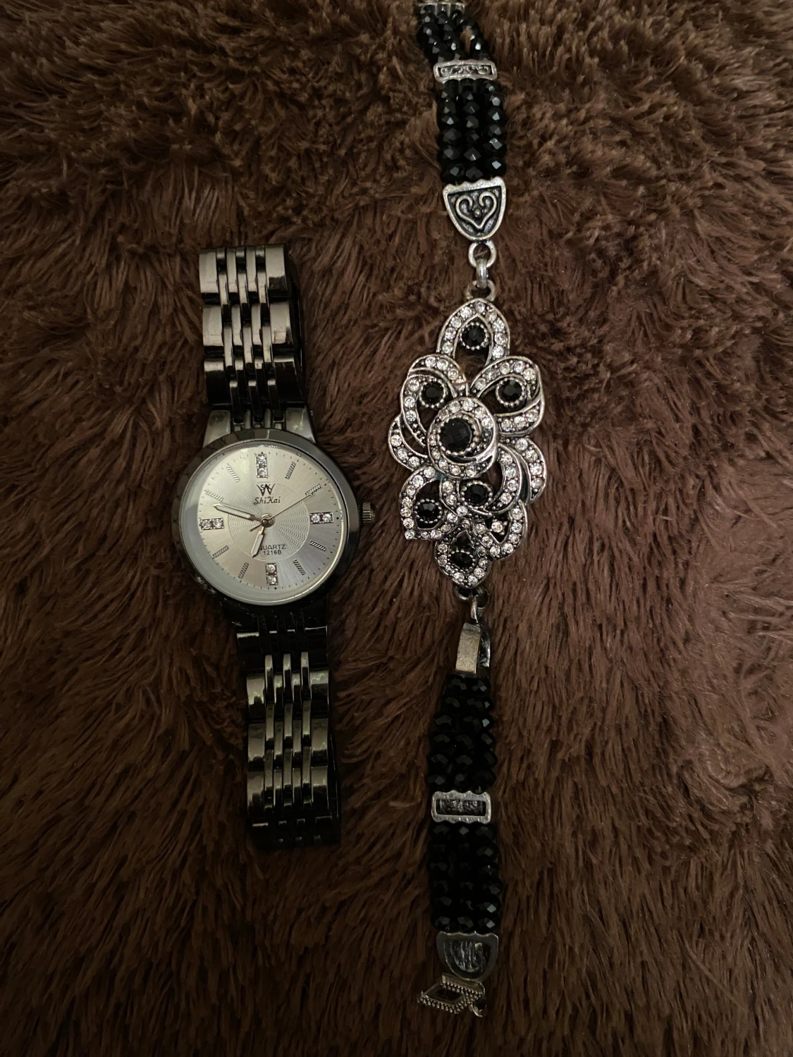 Damklocka och smycke 