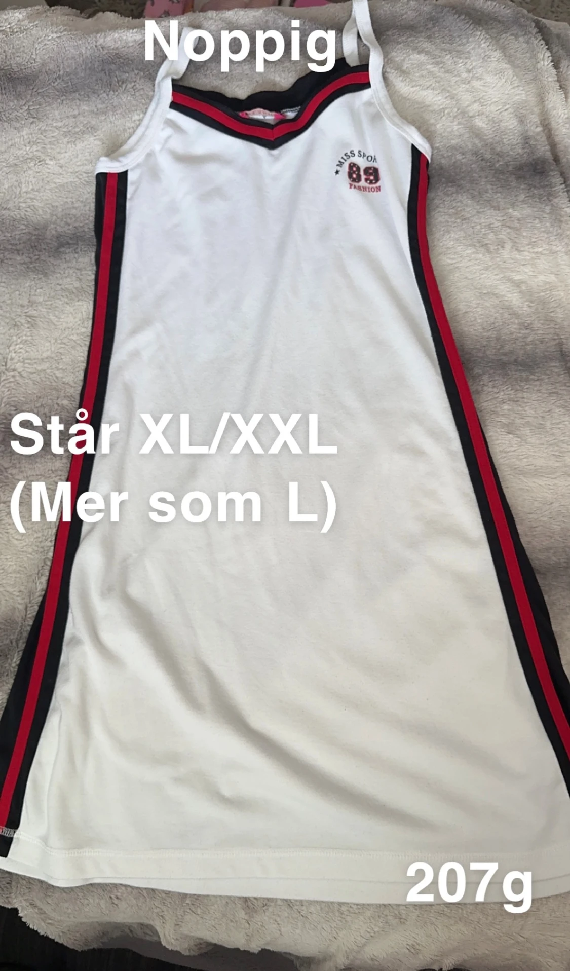 Vit sportig klänning Miss Shilly