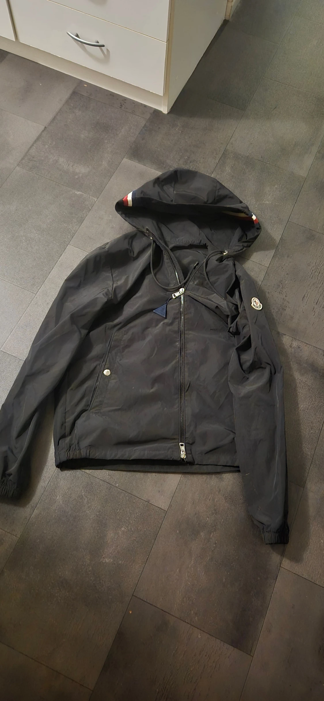 Svart vindjacka från Moncler