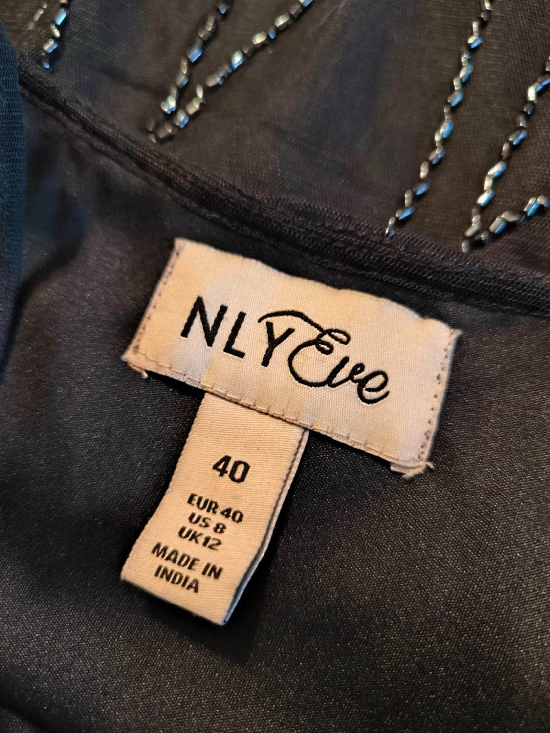 Svart långklänning med pärlor - 4