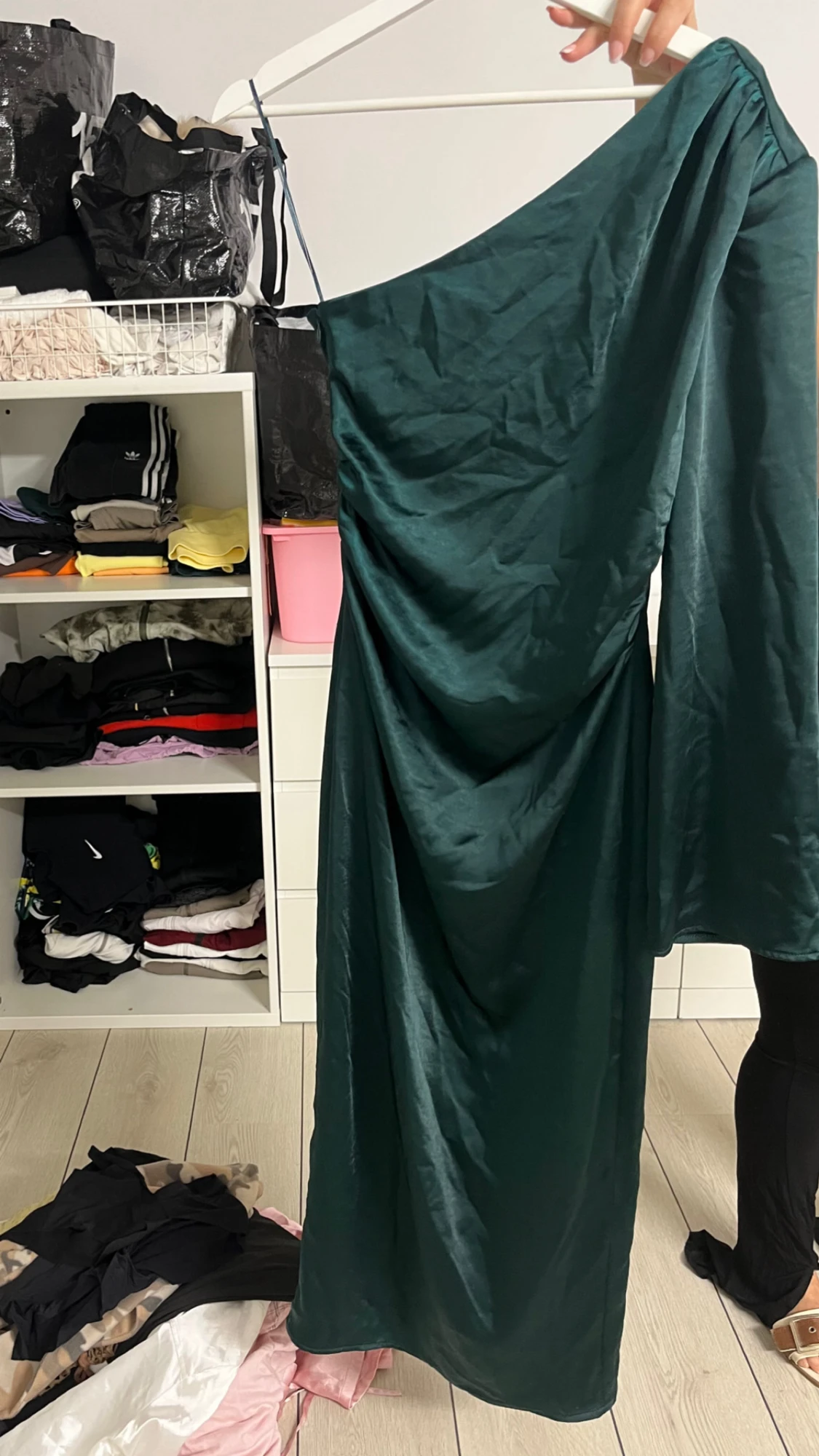 Mörkgrön långklänning med oneshoulder