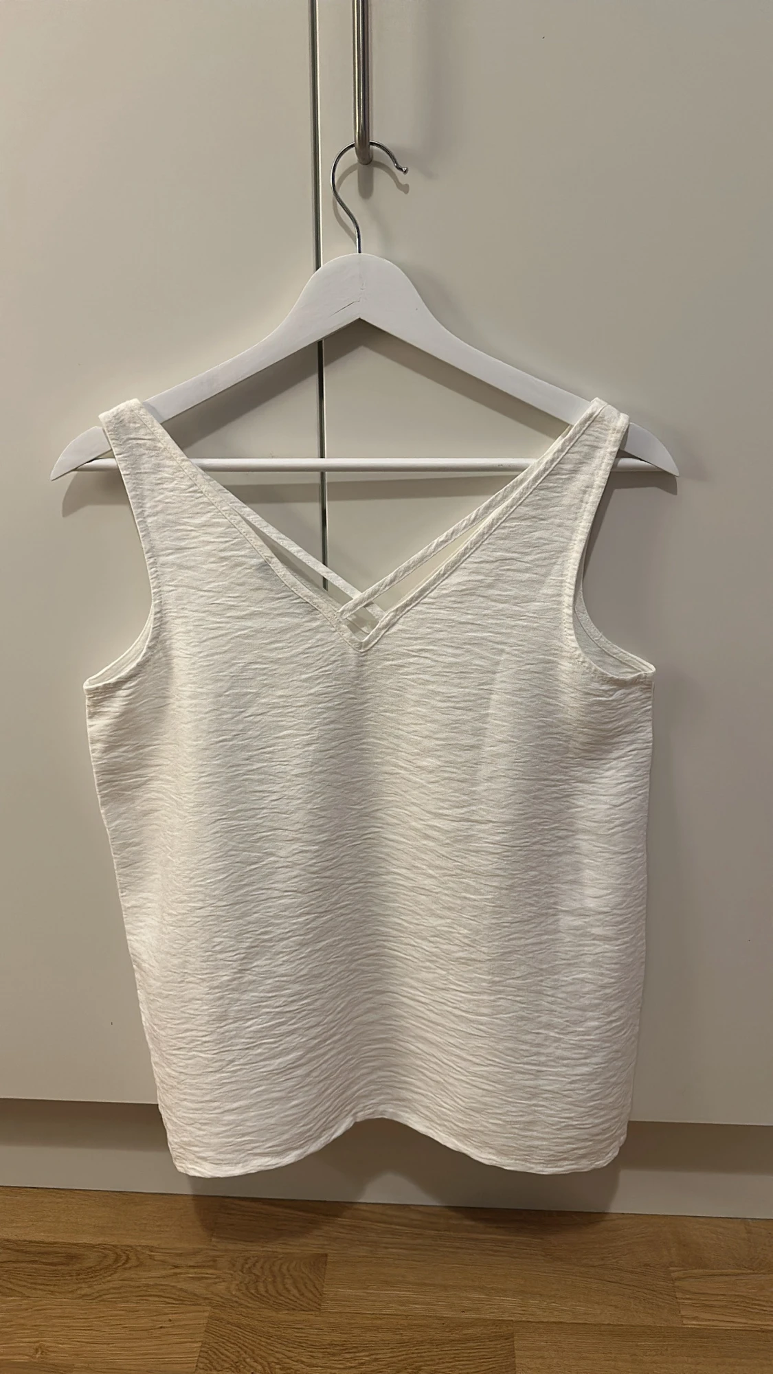 Vit linnetopp med v-ringning LC Waikiki - 1