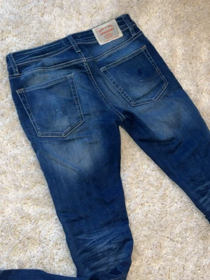 Jack and Jones jeans  - Mkt snygga Jack and Jones jeans i modellen ”Skinny Liam” || W30 L32 || Väldigt bra skick || 