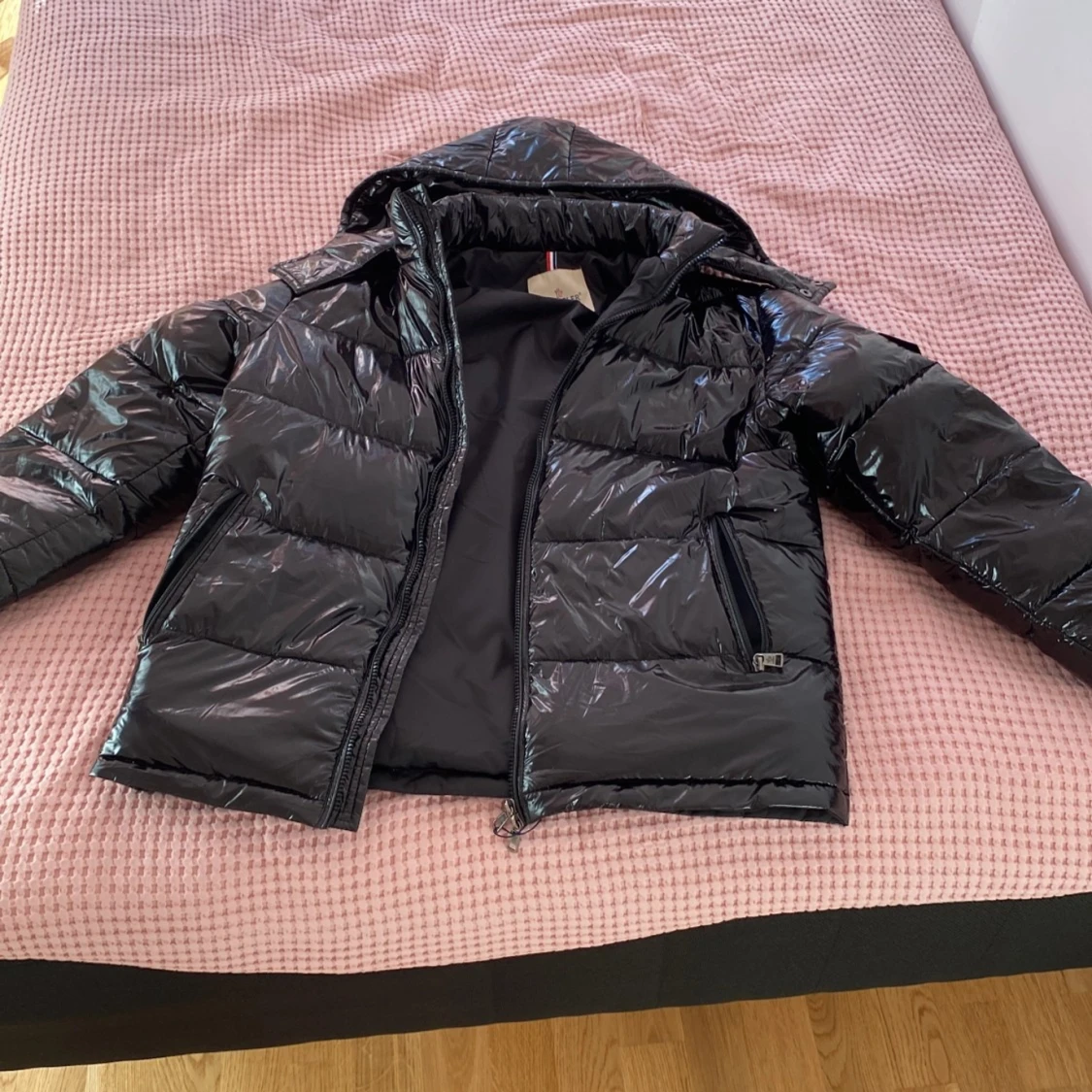 Svart Moncler pufferjacka med huva - 1