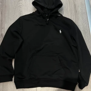 Ralph Lauren hoodie - Knappast använd och är i bra skick🙌