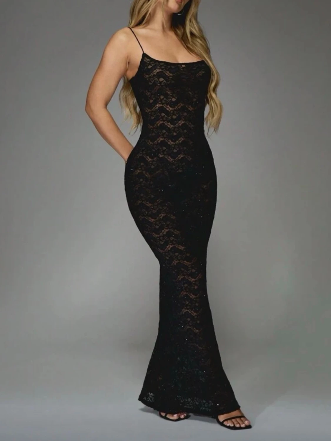 Svart lång spetsklänning