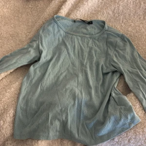 Fin turkos tröja  - Är från lager 157 har aldrig fått chansen att använda den så nu har den blivit för liten för mig