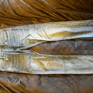 Lee Jeans - Riktigt snygga Lee jeans. Skick 10/10 använd ish 5 ggr. Nypris runt 900. Mitt pris 400 ej hugget i sten dock. Bara skriva vid minsta lilla tanke