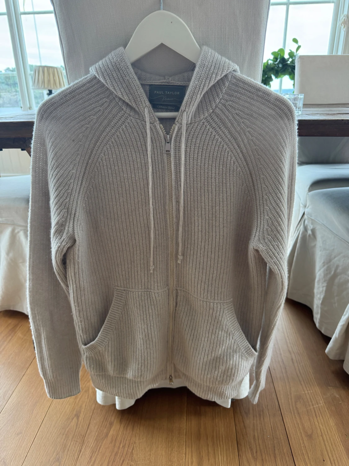 Beige hoodie i kashmirblandning Paul Taylor