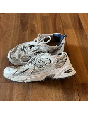 New balance skor - New balance skor, använt skick men fina. Litet hål i fram