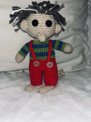 Bockarna Bruse och trollet - egenvirkade - Säljer handgjord virkade Bockarna Bruse med tillhörande troll. 