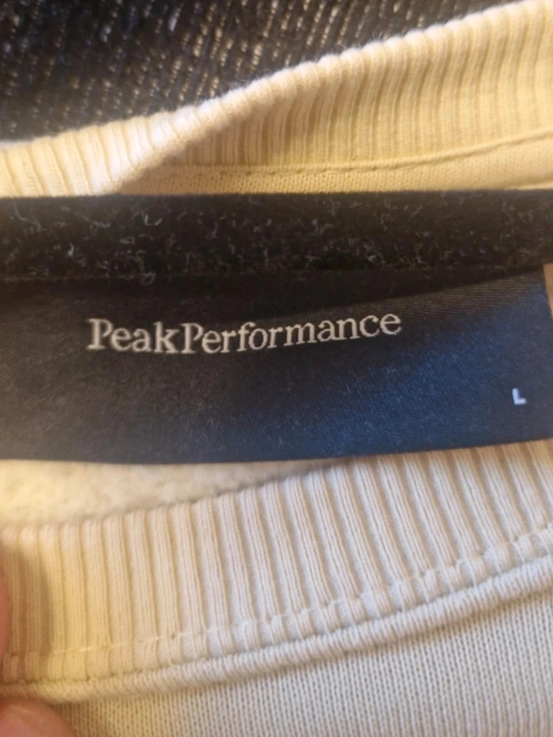 Gul sweatshirt från Peak Performance - 1