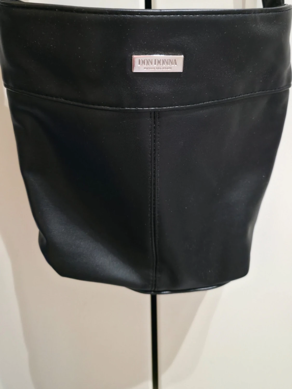 Svart axelväska från Don Donna - 1