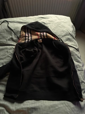 Burberry hoodie, aldrig använd - Fin skön