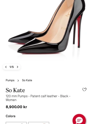Christian Louboutin So Kate pumps svart - Säljer ett par ikoniska So Kate pumps från Christian Louboutin i svart lackat kalvskinn med klassisk röd sula. Skorna har spetsig tå och hög smal klack på 120 mm. Aldrig använt utan endast testat hemma.