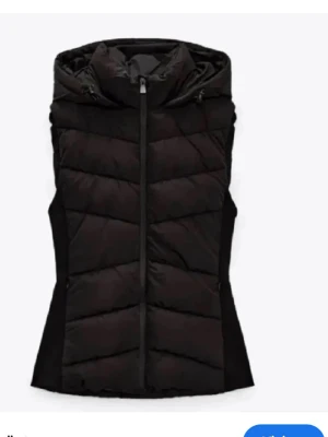 Zara väst - Säljer min svarta Zara väst. Den är som ny har inte använt mycket de var några få gånger jag använde dig förra sommaren. Köpte den för 400kr. Skriv till mig ifall du är intresserad💖💖