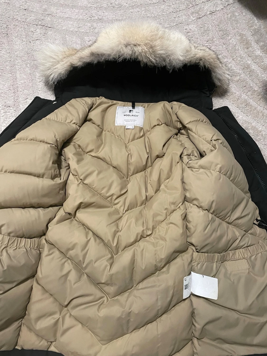 Svart parkas från Woolrich med päls - 1