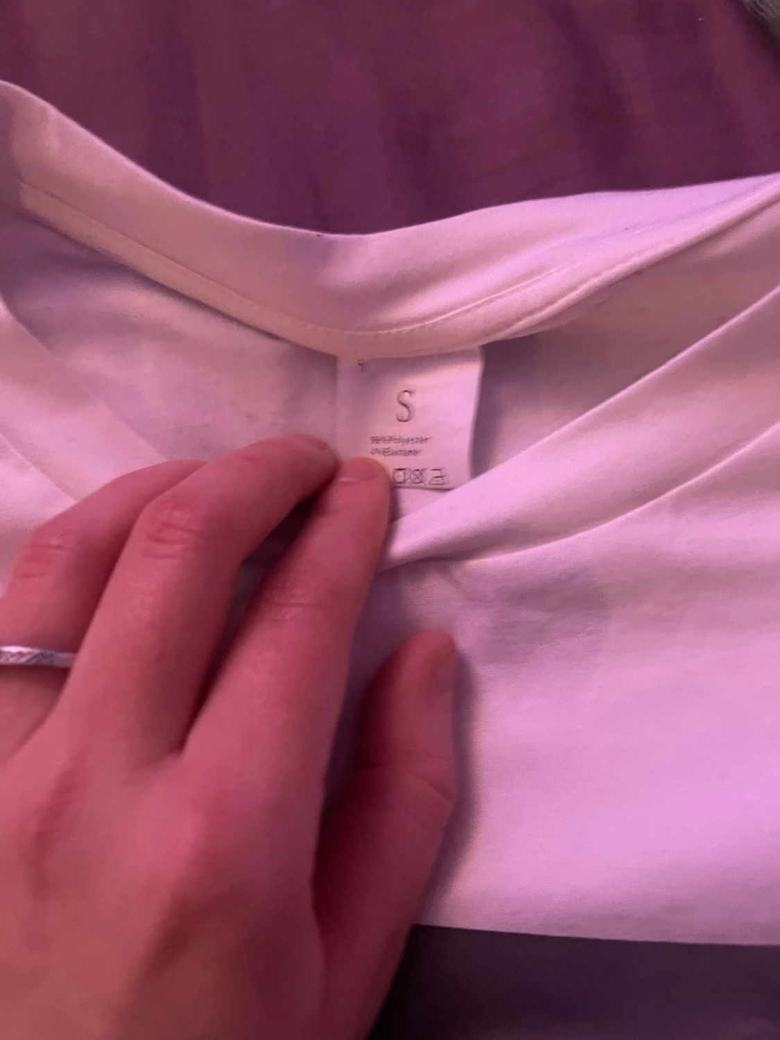 Vit t-shirt med tryck i storlek S - 1