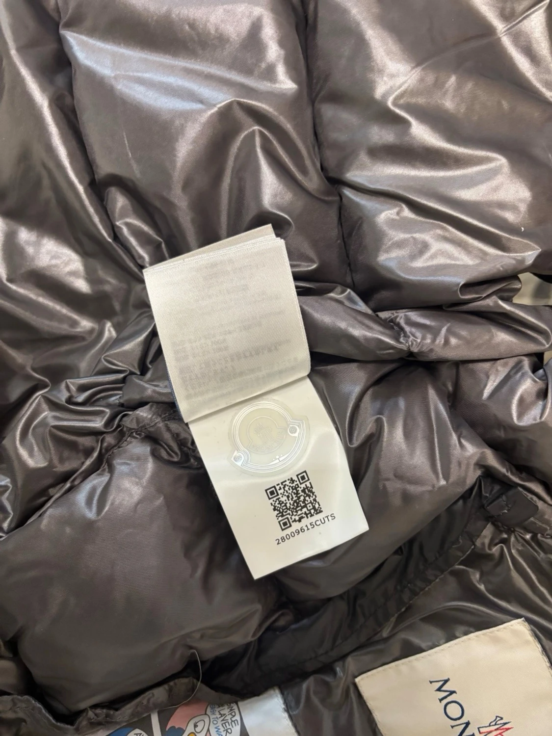 Svart dunväst från Moncler med huva - 4